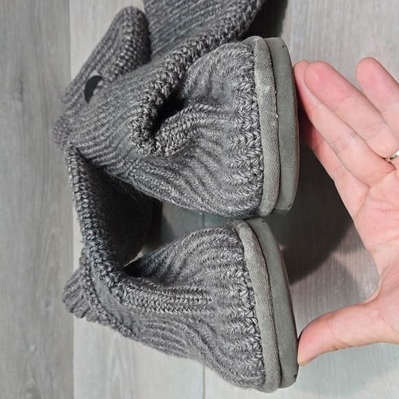 Ugg Australia Women 5819 Cardi Sweater Button boots shoes sz 6 - Picture 3 of 9
